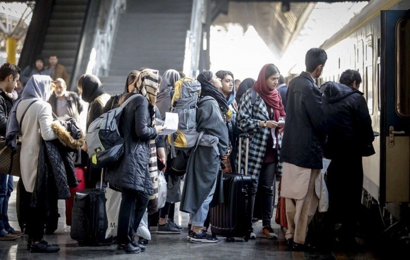 مسافران ایستگاه راه آهن تهران